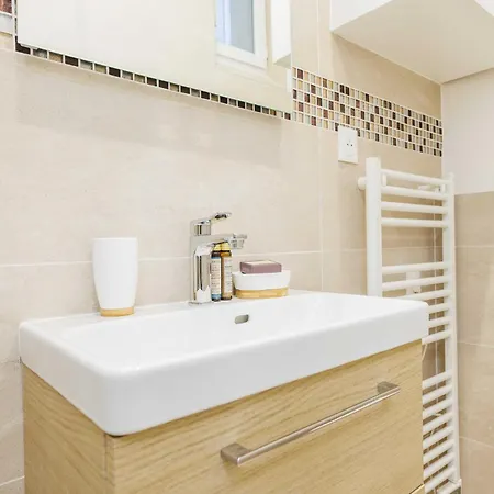 Charming In The Heart Of The 16th District - Mobility Lease Apartment