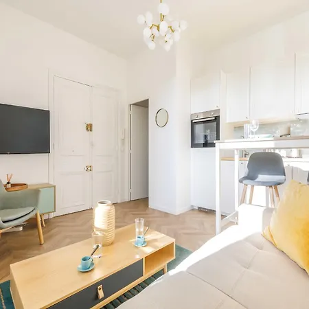 Charming In The Heart Of The 16th District - Mobility Lease