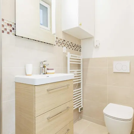 Charming In The Heart Of The 16th District - Mobility Lease Apartment Paris