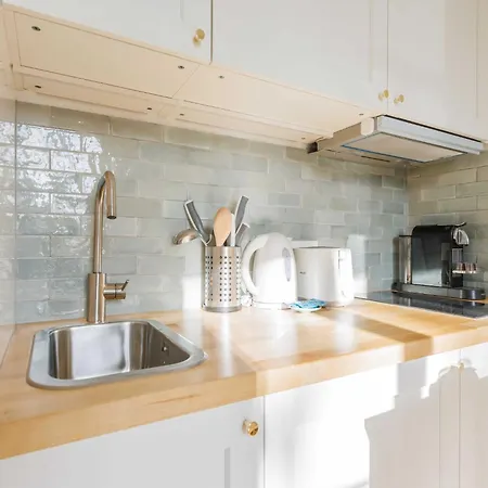 Charming In The Heart Of The 16th District - Mobility Lease Apartment